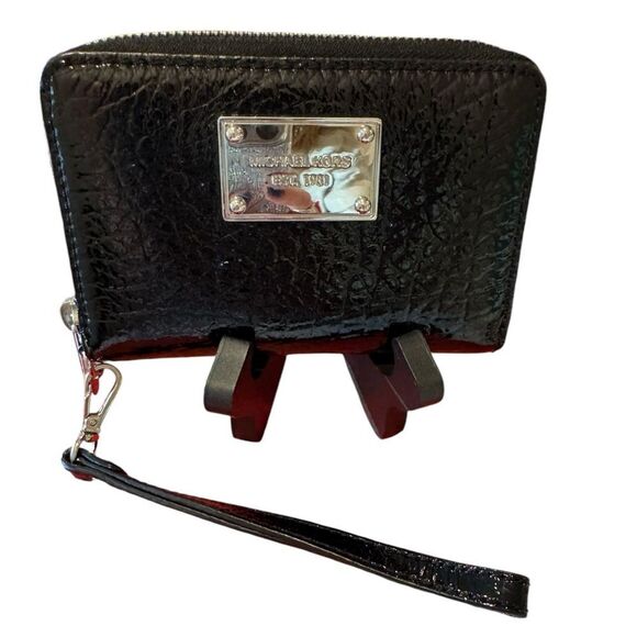 MICHAEL KORS WOMEN’S JET SET ZIP AROUND BLACK SIGNATURE WALLET W/SILVER ACCENTS - Picture 1 of 7